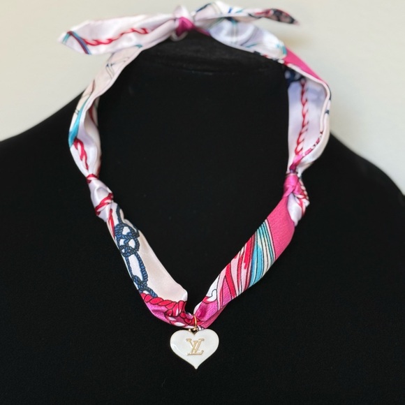 White Heart Pendant on scarf Necklace - Picture 1 of 3